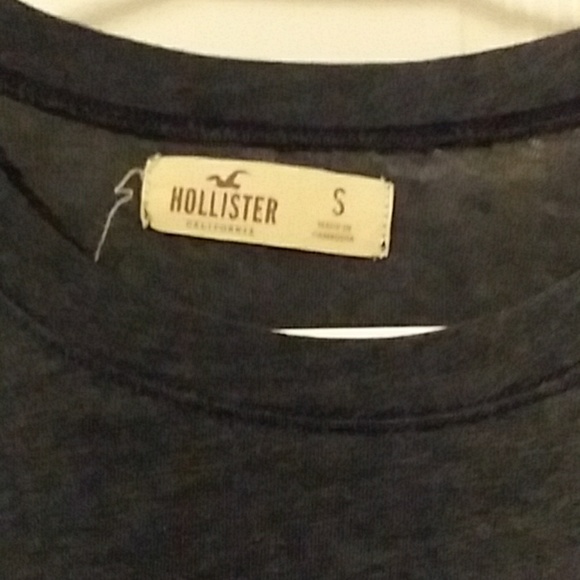 Hollister  Tee - Picture 2 of 2